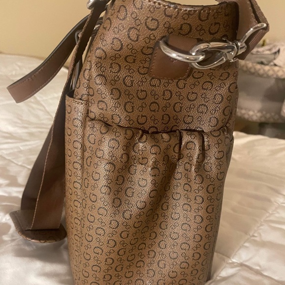 I’m selling because I never used it it’s a very nice bag basically brand new - Picture 2 of 4